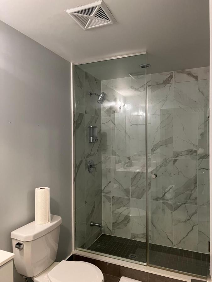 1 Bedroom Waterfront Condo Toronto Bagian luar foto